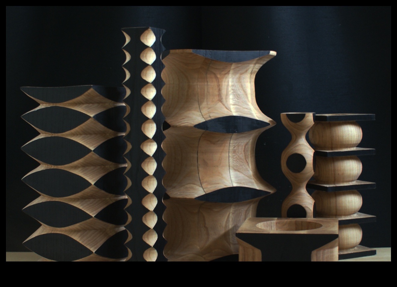 Η τέχνη της ξυλουργικής 3 Woodturning Magic: Crafting Unique Pieces on the Lathe