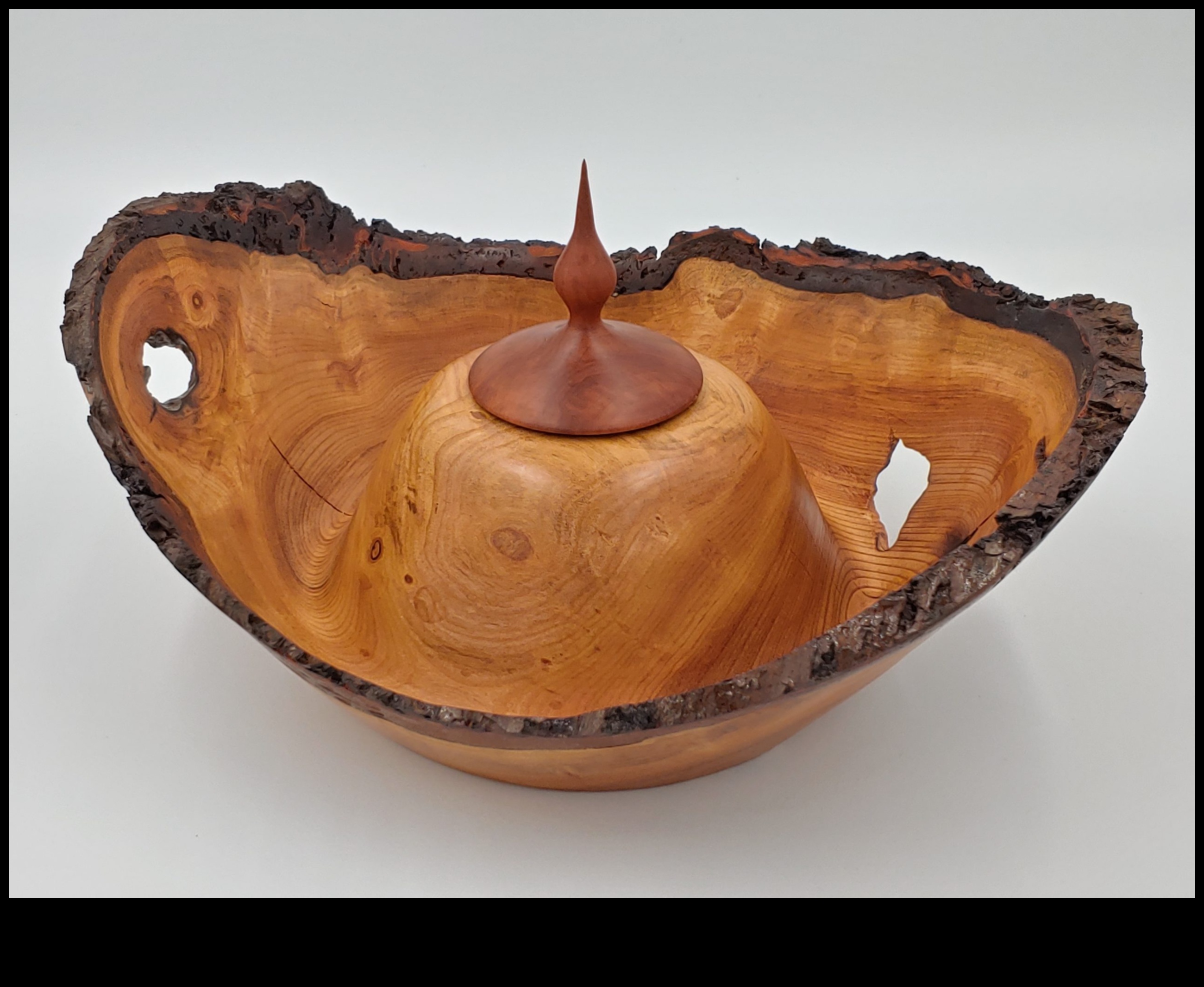 Η τέχνη της ξυλουργικής 5 Woodturning Magic: Crafting Unique Pieces on the Lathe