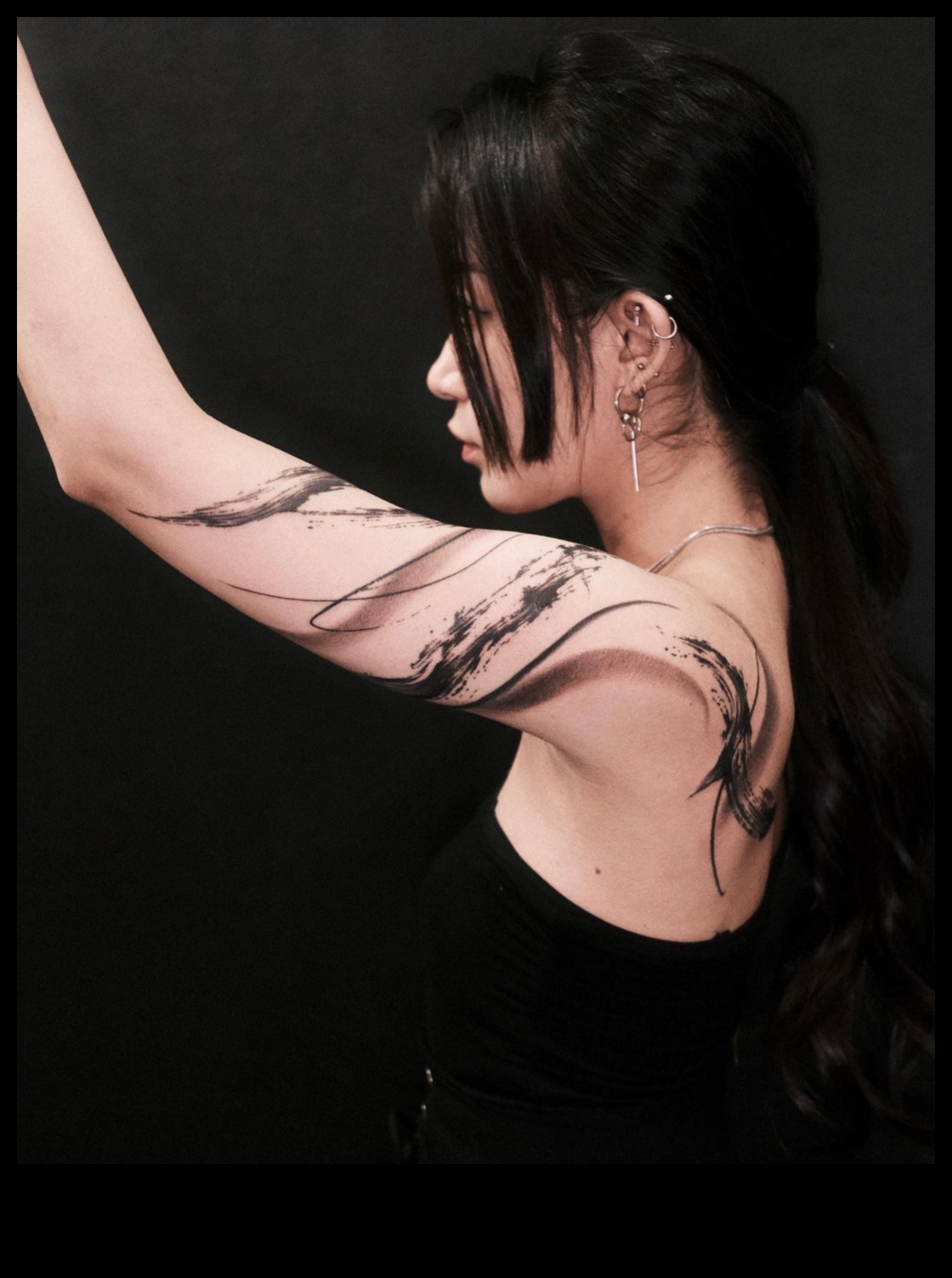 Bold Brushstrokes: Craftsmanship in Statement Arm Tattoo Narratives