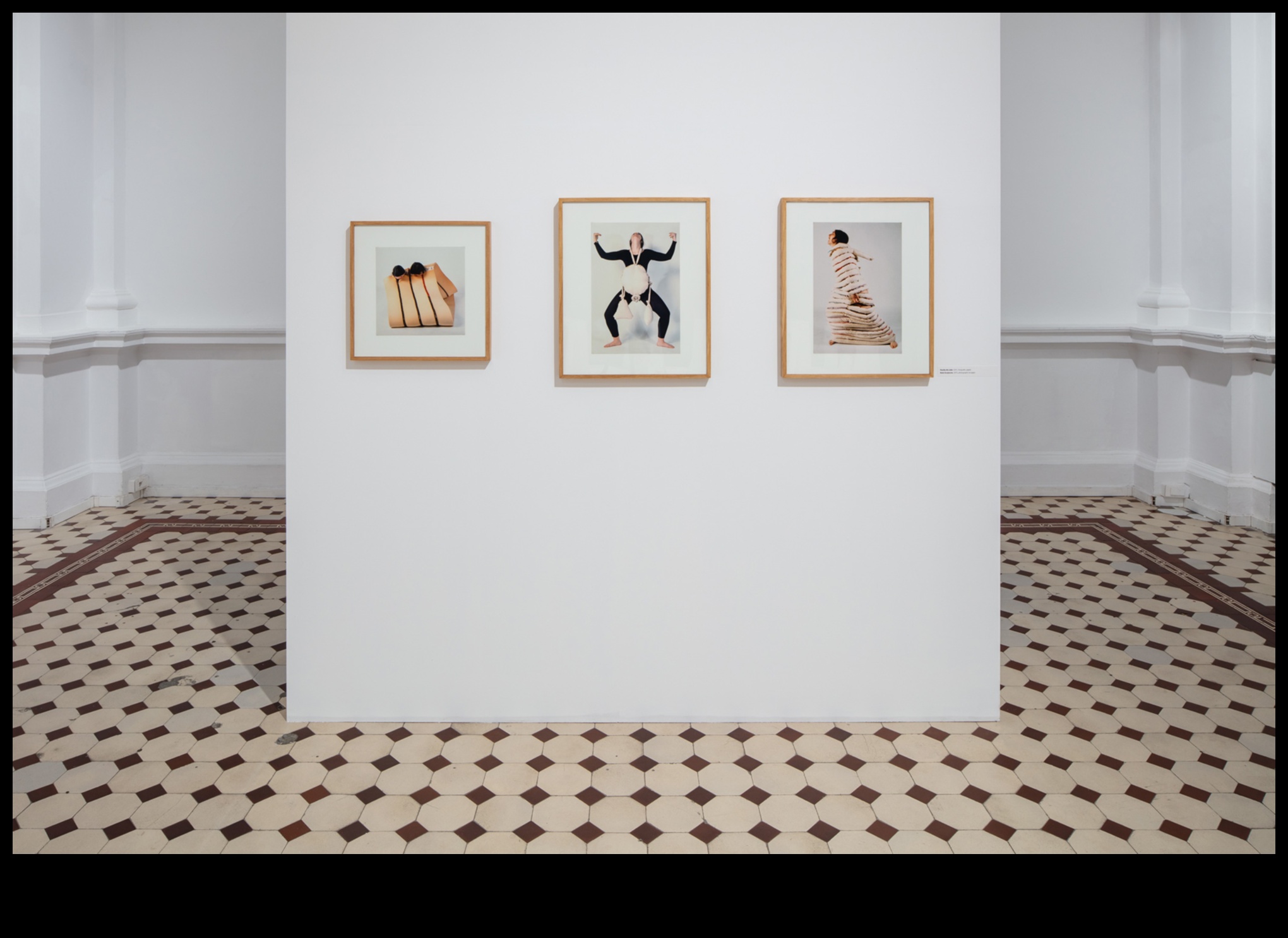 Γλυπτές επιφάνειες Έξυπνες μεταμορφώσεις στη διακόσμηση του σώματος 5 Sculpted Surfaces: Artful Transformations in Body Decor