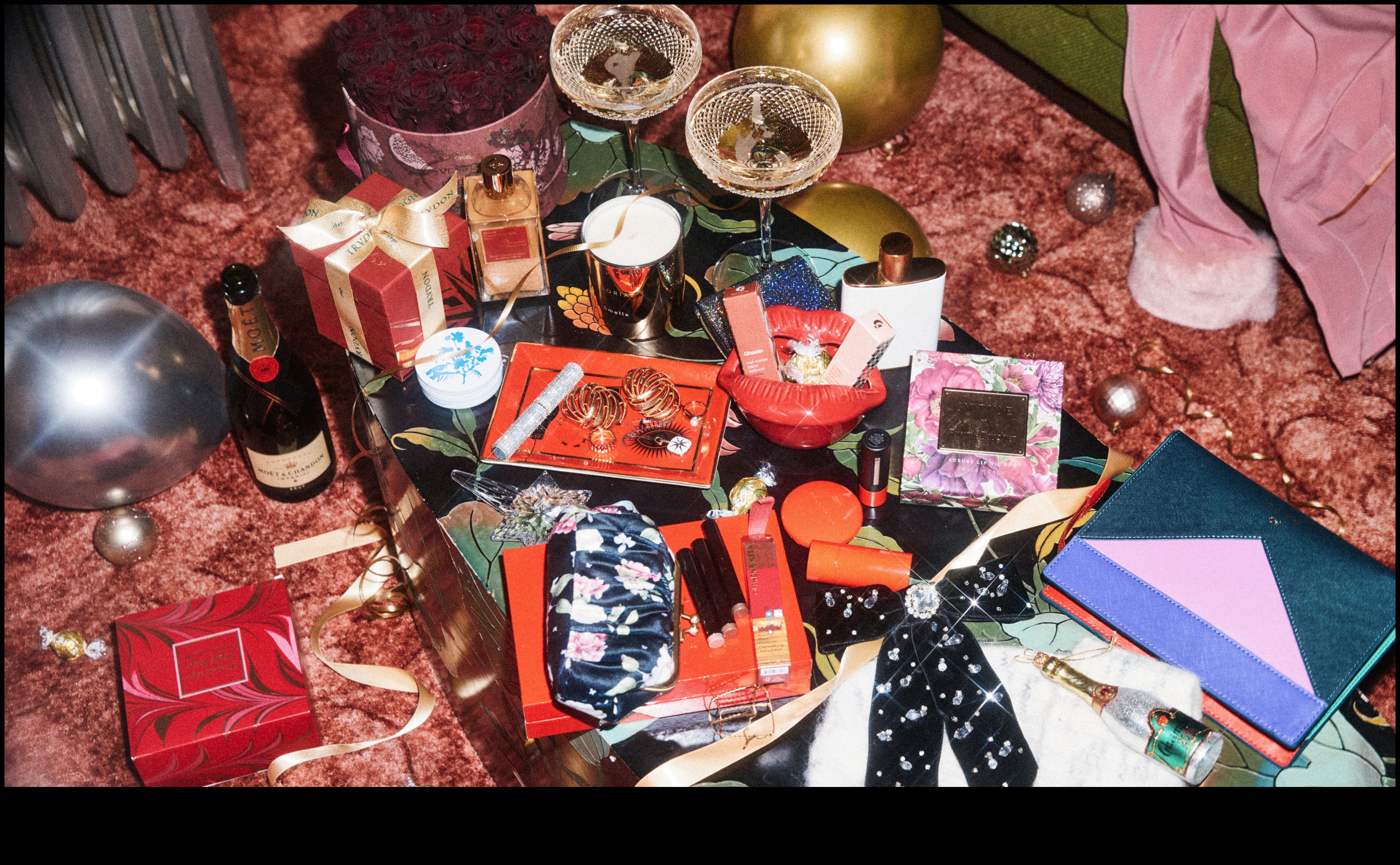 Trendy Treasures: Μοντέρνα δώρα για την κομψή γκαρνταρόμπα της