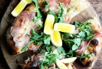 Fresh Arugula and Prosciutto Pizza