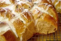 Spiced Fruit Buns with a Sweet Cross