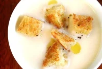 Velvety Cauliflower Apple Soup with Golden Olive Oil Croutons