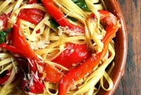 Vibrant Crab Linguine with Roasted Red Peppers and Aromatic Basil
