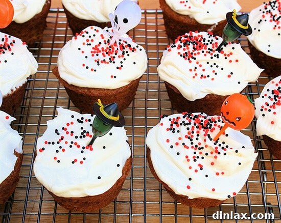 Pumpkin Cupcakes with Cream Cheese Frosting