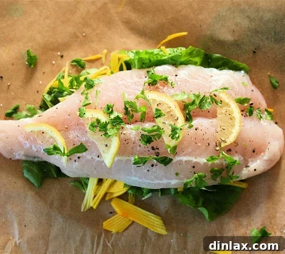 Another tempting view of a delicious fish en papillote, highlighting the vibrant colors and appealing texture of the ingredients.