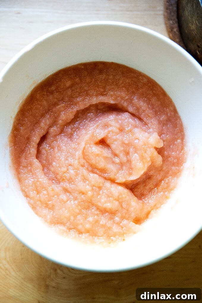 Warm Spiced Applesauce 9 A beautifully smooth bowl of freshly made homemade applesauce, ready to be enjoyed.