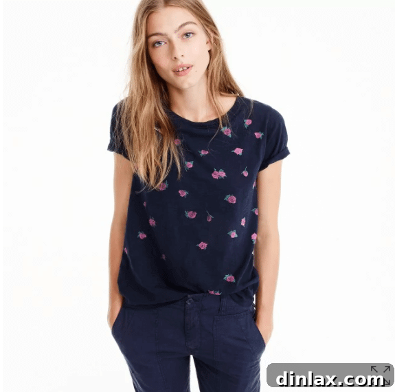 Seven Gifts She'll Adore 12 Stylish graphic t-shirt