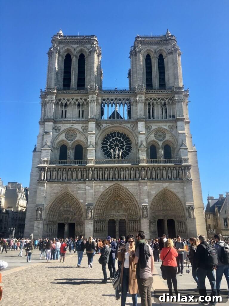 Parisian Gems 49 A glimpse of a street near Berthillon, a famous ice cream parlor in Paris.