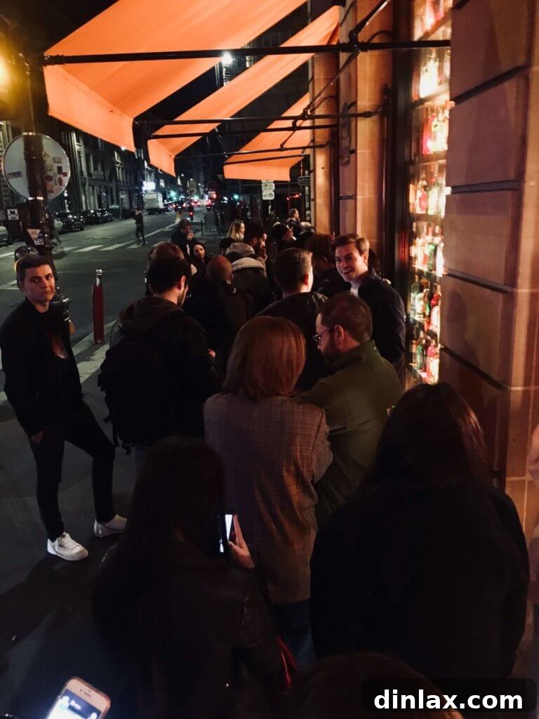 Parisian Gems 75 The long queue outside Pizzeria Popolare, a popular dining spot in Paris.