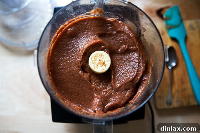 Smooth, pureed apple-date butter after final blending