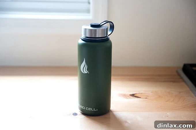 A simple and functional water bottle, designed for ease of use and improved hydration.