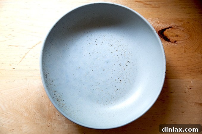 15 Perfect Mothers Day Gifts 11 A vibrant blue fruit bowl by Masienda sits on a kitchen countertop, ready to hold fresh produce.